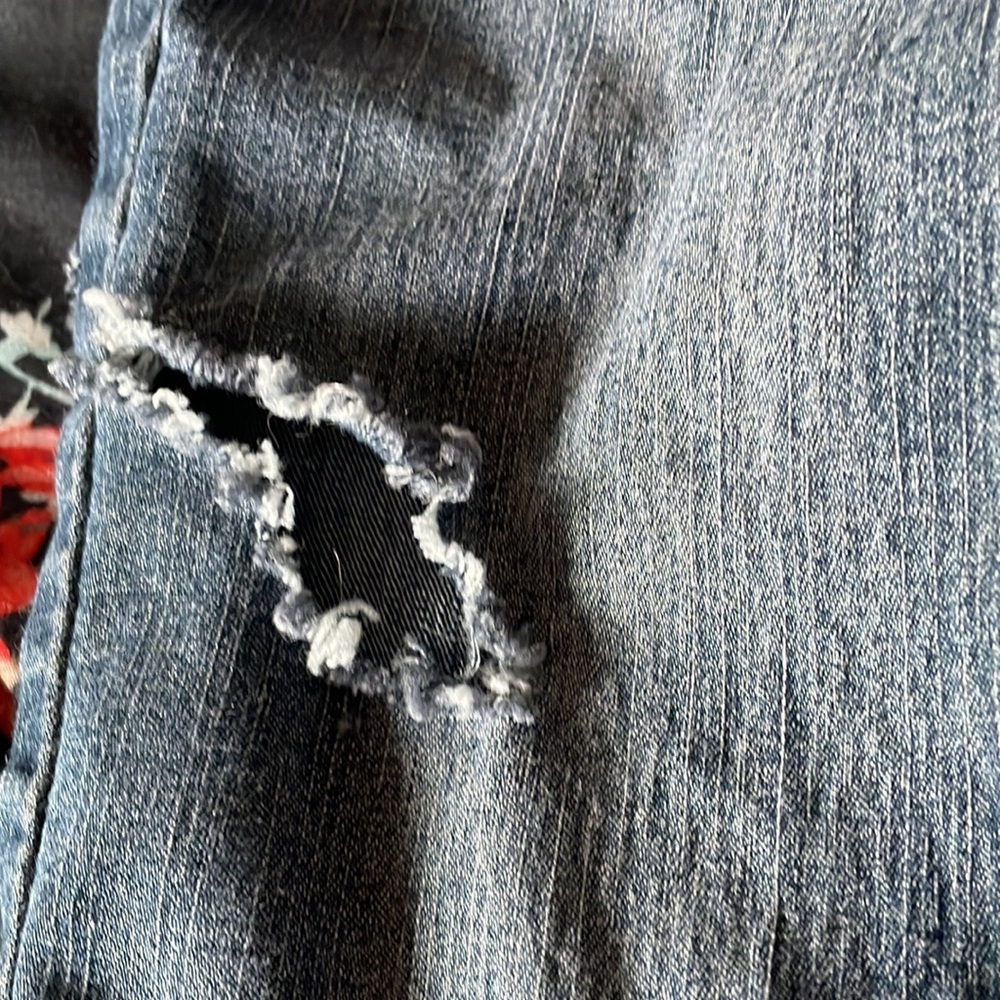 Angel’s Jeans - Picture 5 of 9